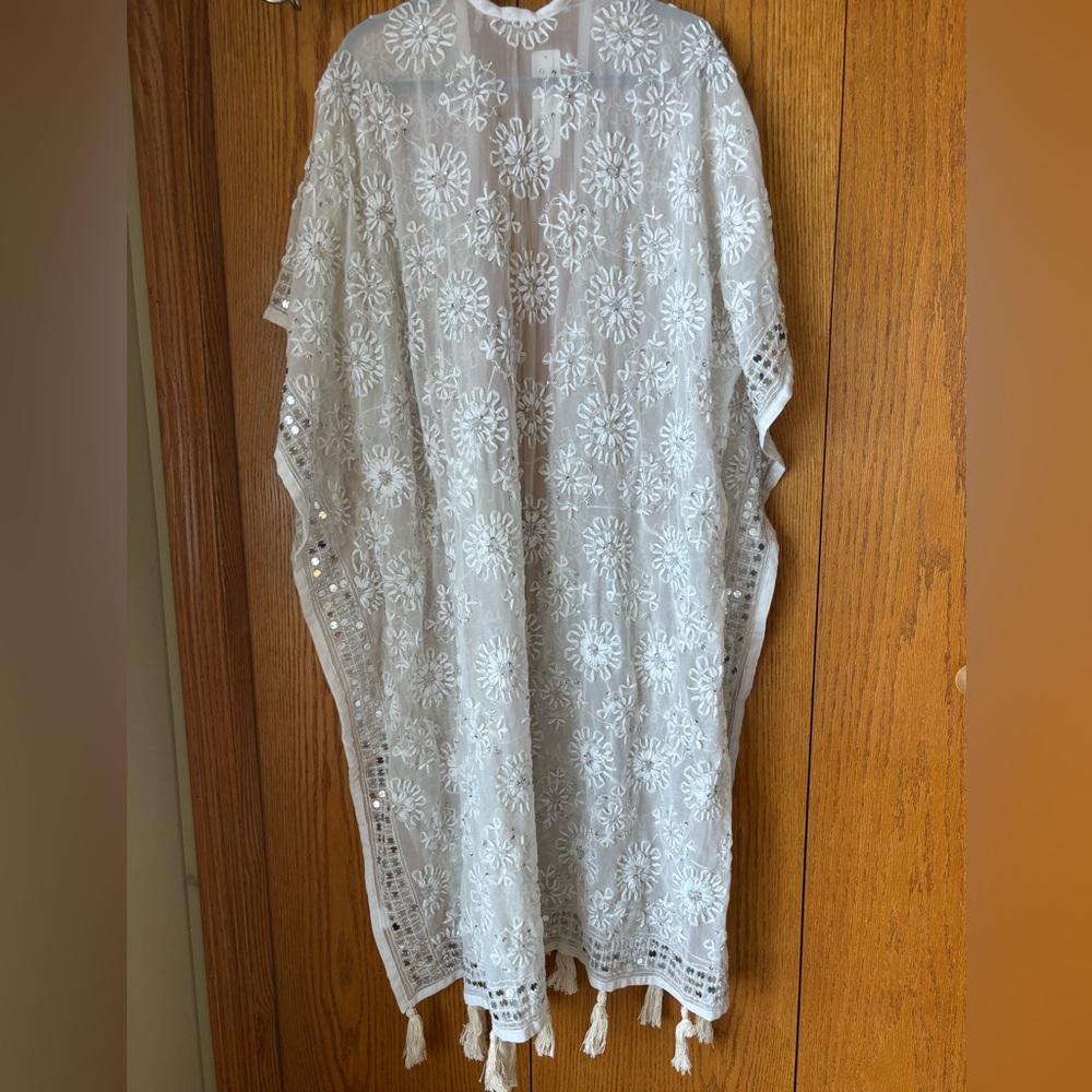 NWT Elegant off White Sequin-beaded embroidered  Kimono - Picture 5 of 6